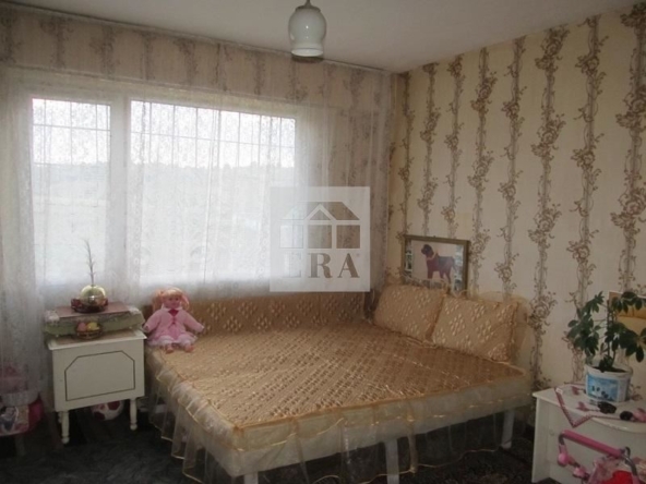 Продажба 3-стаен гр. Средец - с. Момина църква 90m² - 0