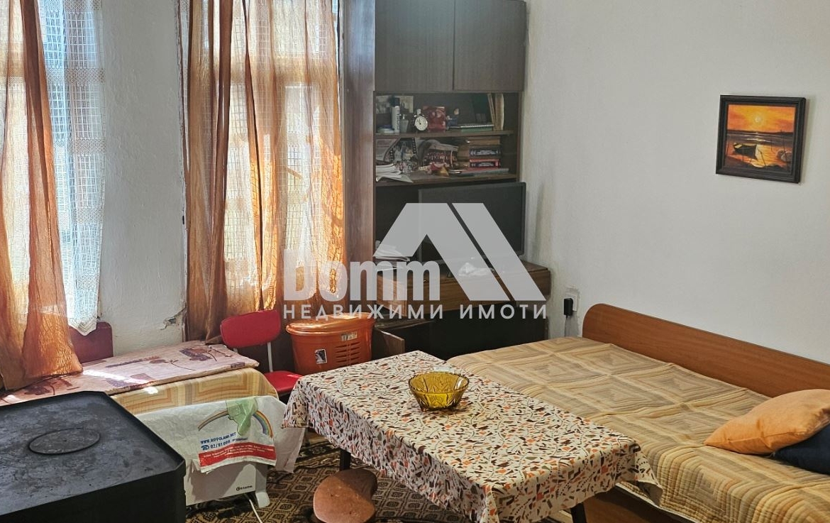 Едноетажна къща в гр. Малко Търново - 0